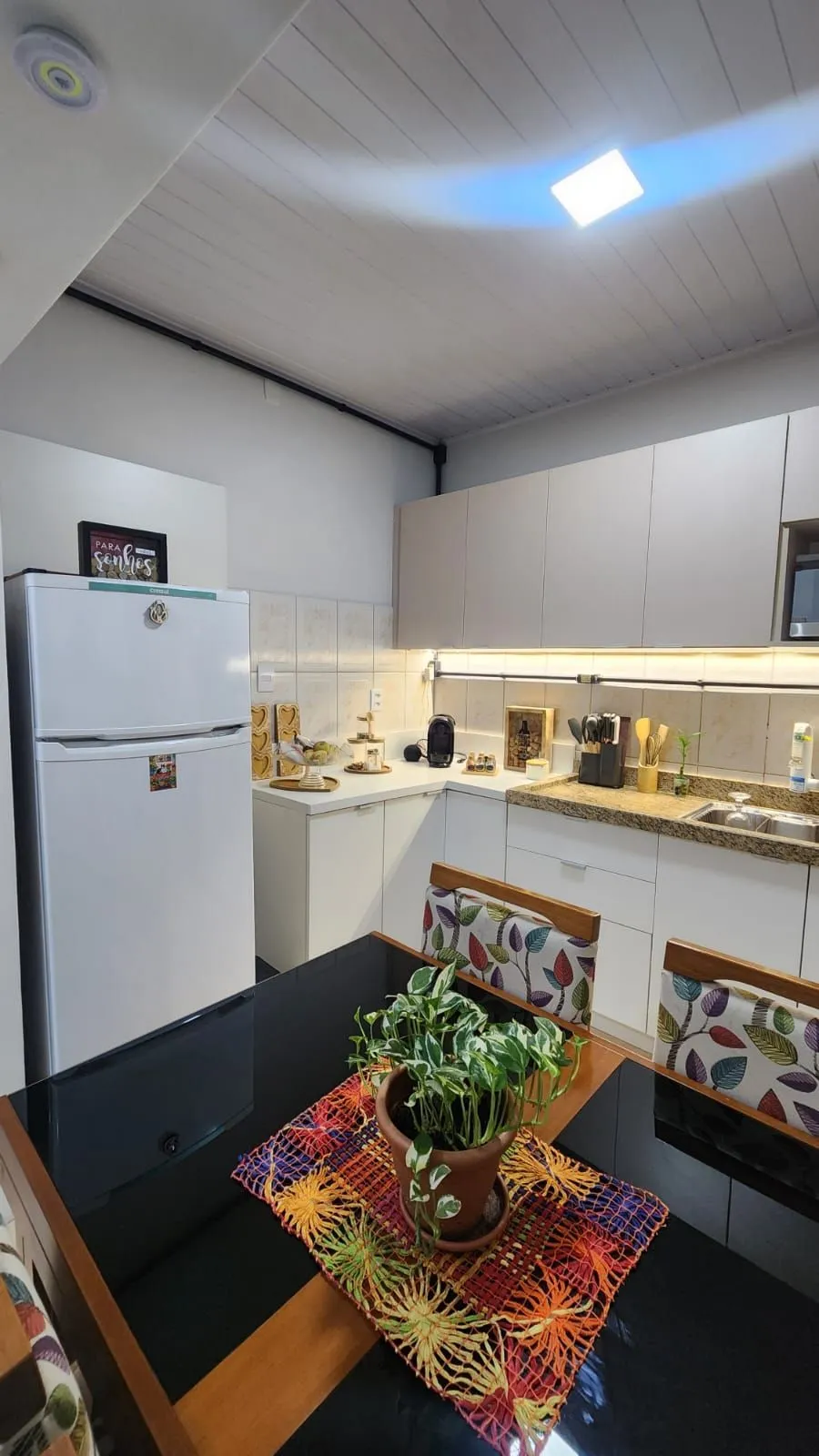 Imagem Apartamento com 02 Quartos e 01 Banheiro no Bairro Petrópolis em Porto Alegre