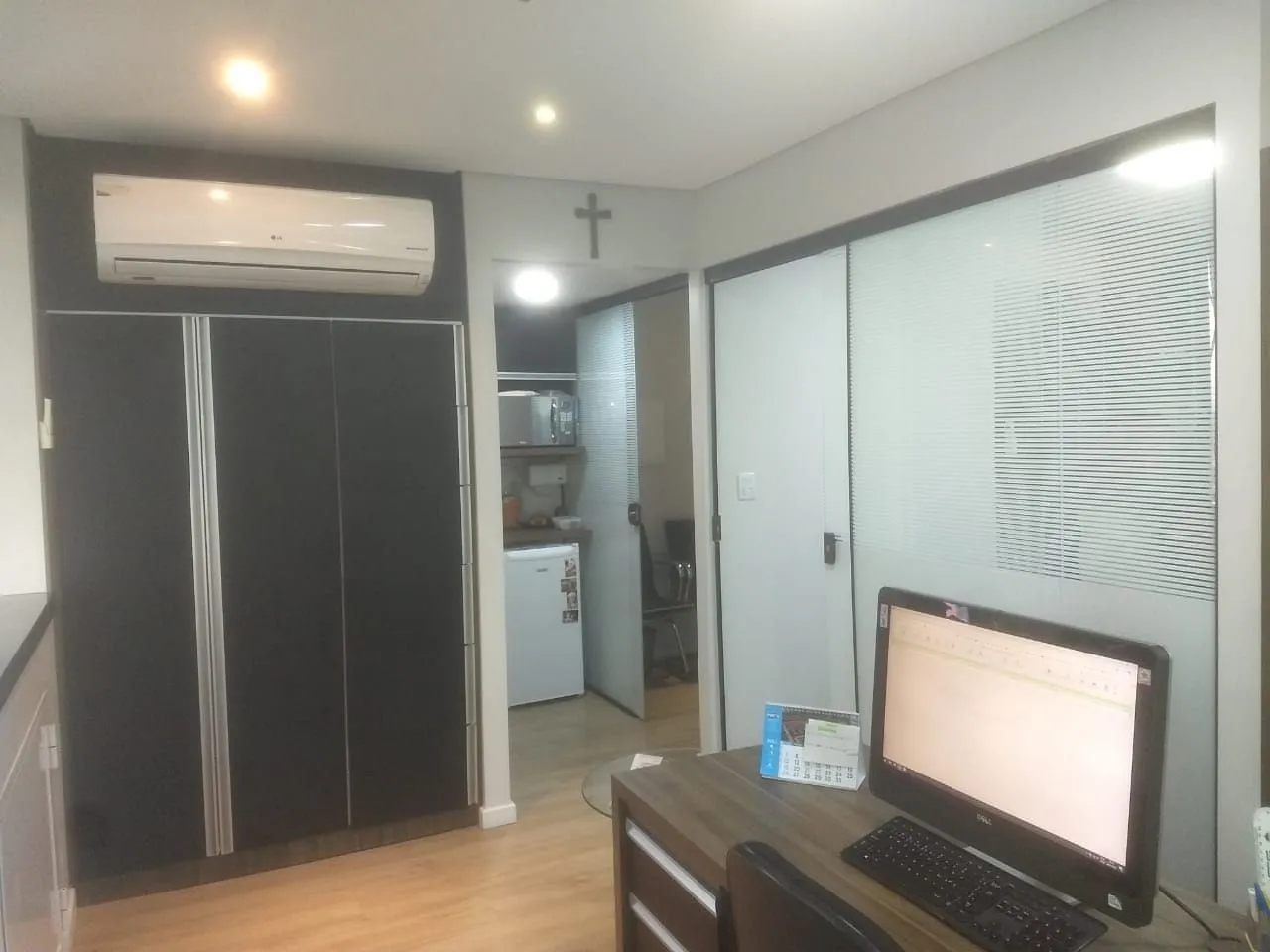Imagem Sala de alto padrão, 52 m², vaga de garagem, Bairro Passo da Areia, mobiliada