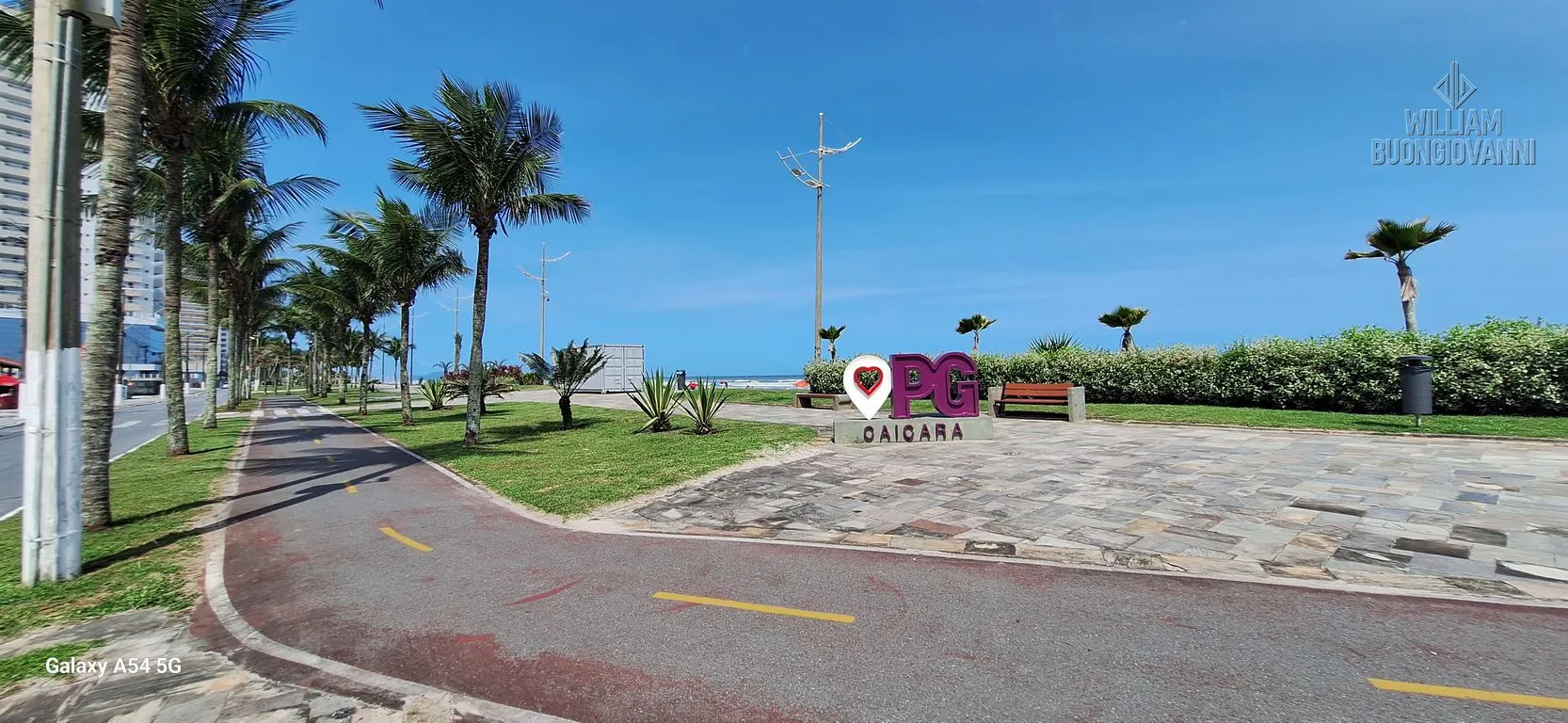 Foto do imóvel Sobrado no Caiçara - Área Nobre com 3 dormitórios e a poucos metros da praia! em Vilamar, Praia Grande - SP
