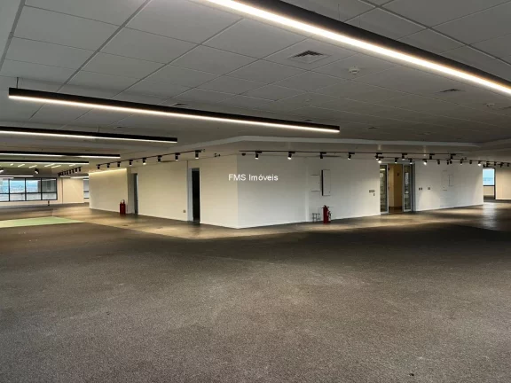 Imagem Conjunto comercial com 1.354m² para locação em Alphaville.