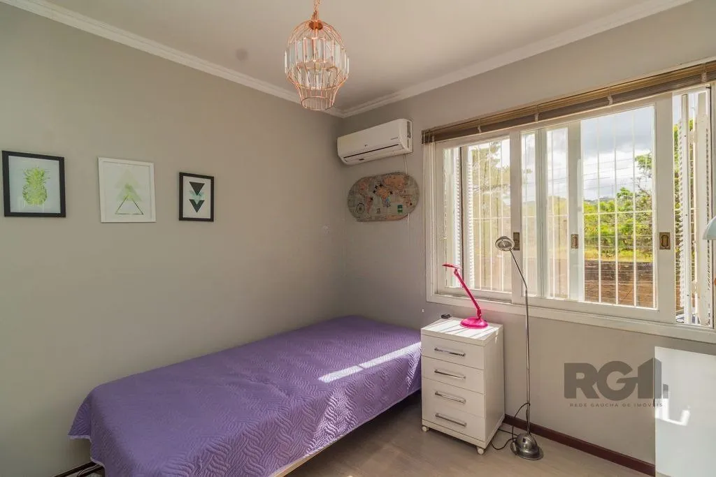 Imagem Casa com 3 dormitórios no bairro Nonoai