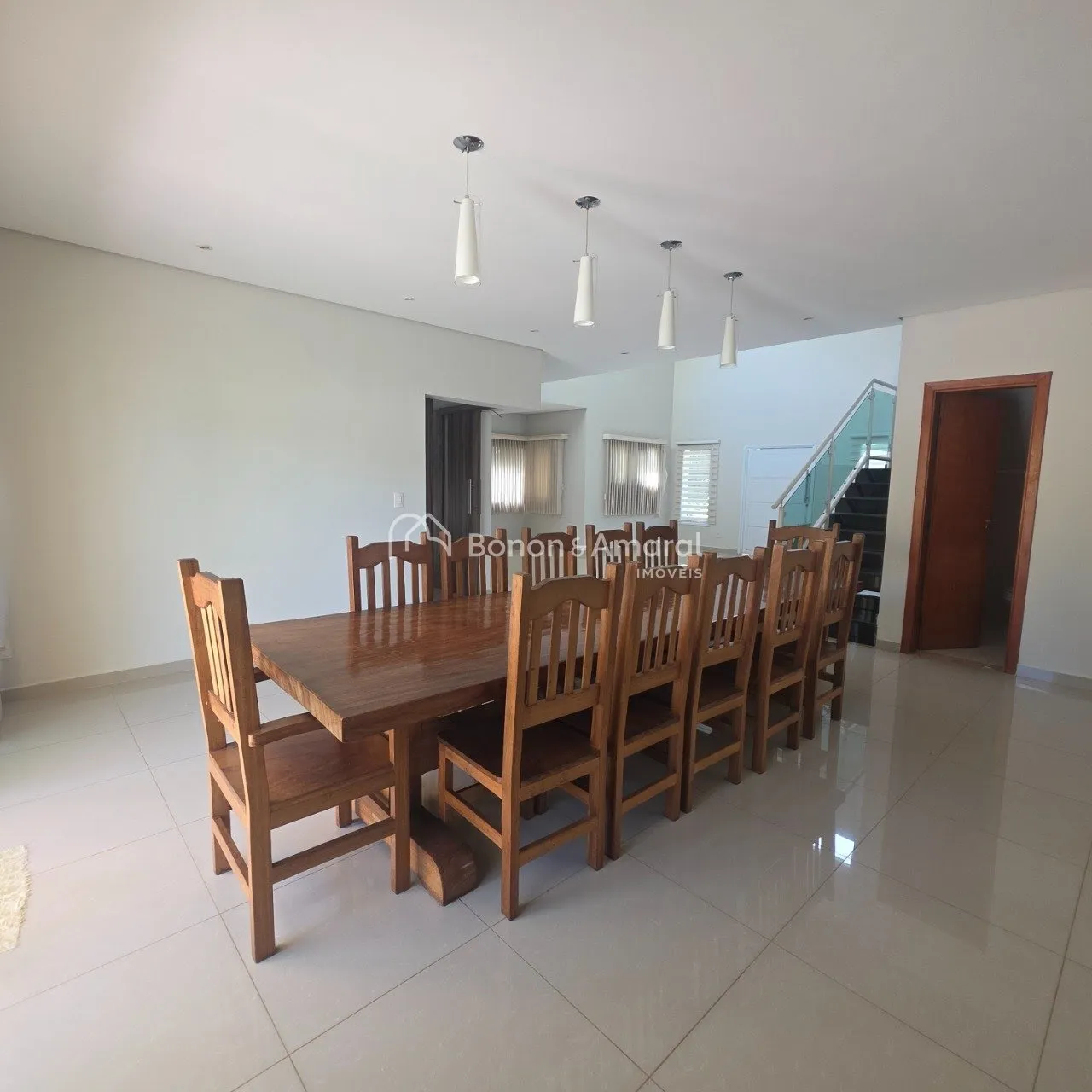 Imagem Sobrado com 316m², 4 suítes, 3 com closet, com piscina em Barão Geraldo