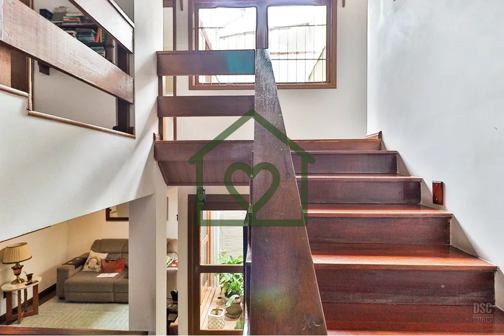 Imagem Apresentamos uma incrível oportunidade de adquirir esta linda casa. Esta propriedade oferece um est...