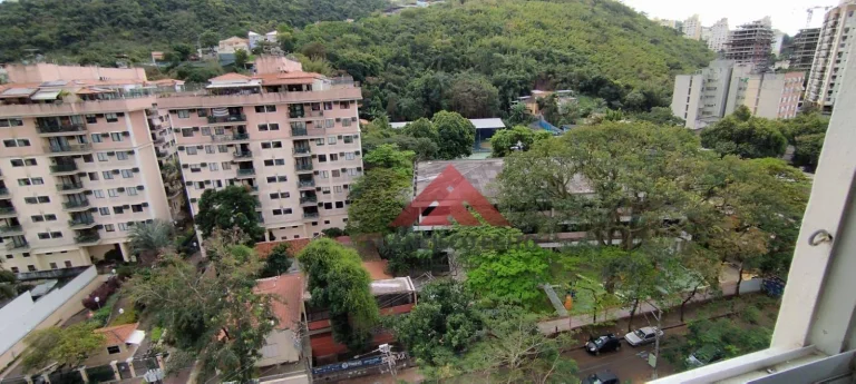 Imagem Apartamento de sala dois quartos e vaga de garagem,em excelente localização em Santa Rosa(Pé pequeno)colado a todo comércio do largo do Marrão,Bancos