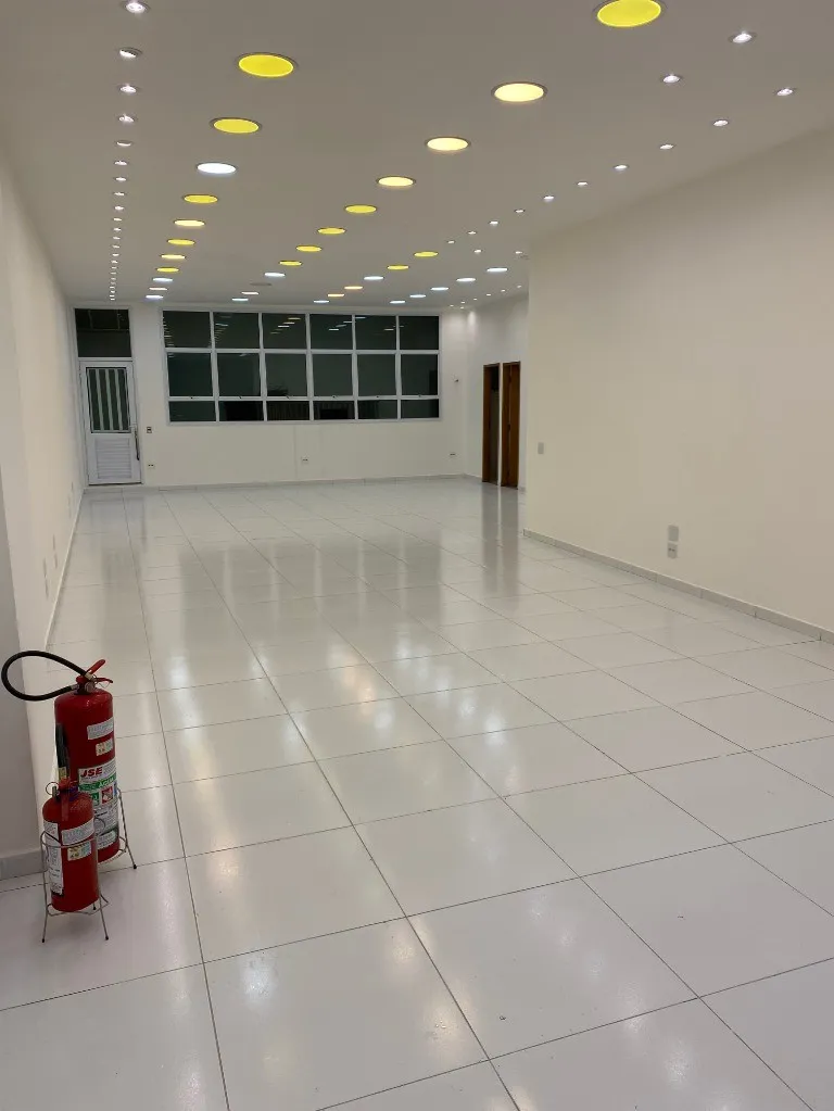Imagem Prédio Comercial de Alto Padrão para Locação no Centro de São Bernardo do Campo-SP: 6 Salas, 12 Banheiros e 870m² de Área.