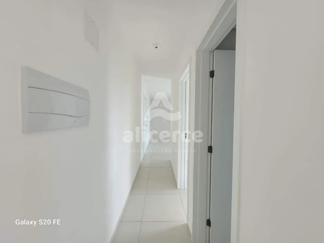 Imagem Apartamento á venda com 02 Dormitórios em Areias - São José -SC.