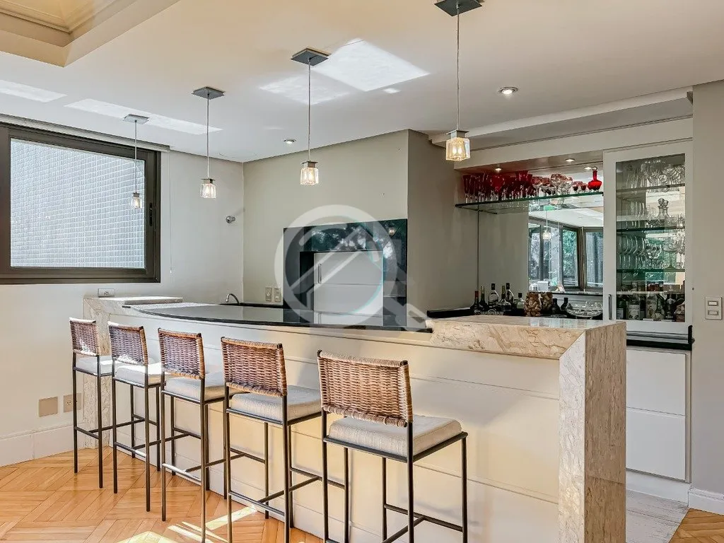 Imagem Apartamento na parte alta do bairro Rio Branco com 243m², 3 suítes, living para 4 ambientes com la...