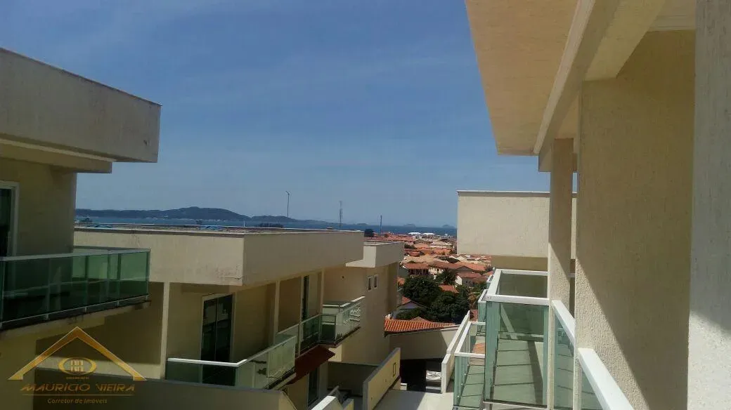 Imagem Casa em Condomínio para Venda em Cabo Frio / RJ no bairro Peró