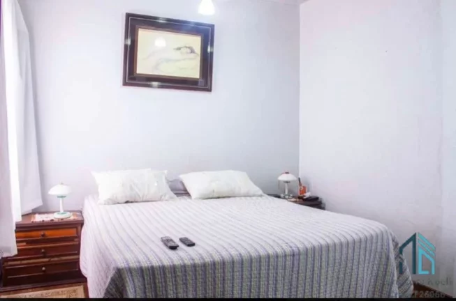 Imagem Sobrado 04 suítes, 04 vagas, em ótima localização no Bom Retiro Curitiba PR