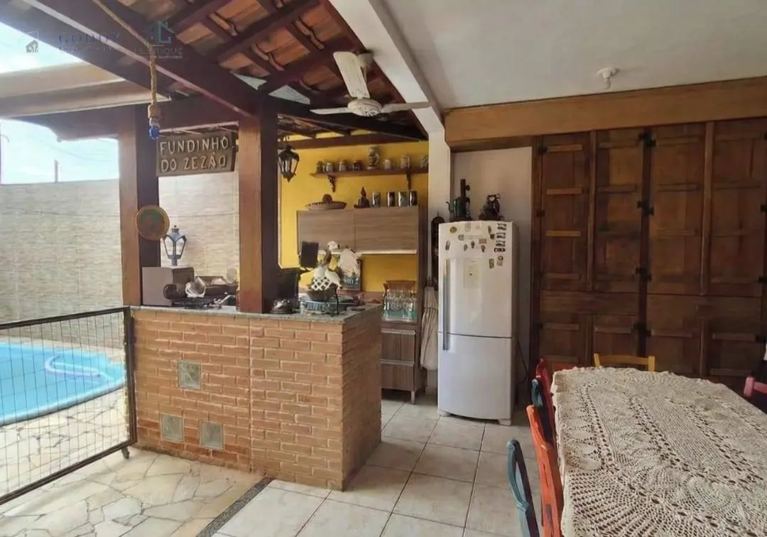 Imagem Sobrado com 4 Dormitórios, Suítes com Closet e Piscina.