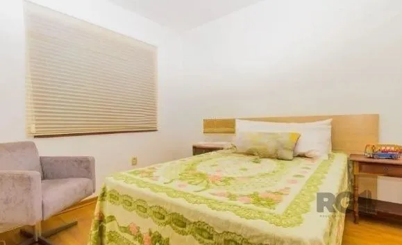 Imagem Casa com 7 Quartos e 6 vagas à Venda, 470 m² no Bairro Petrópolis