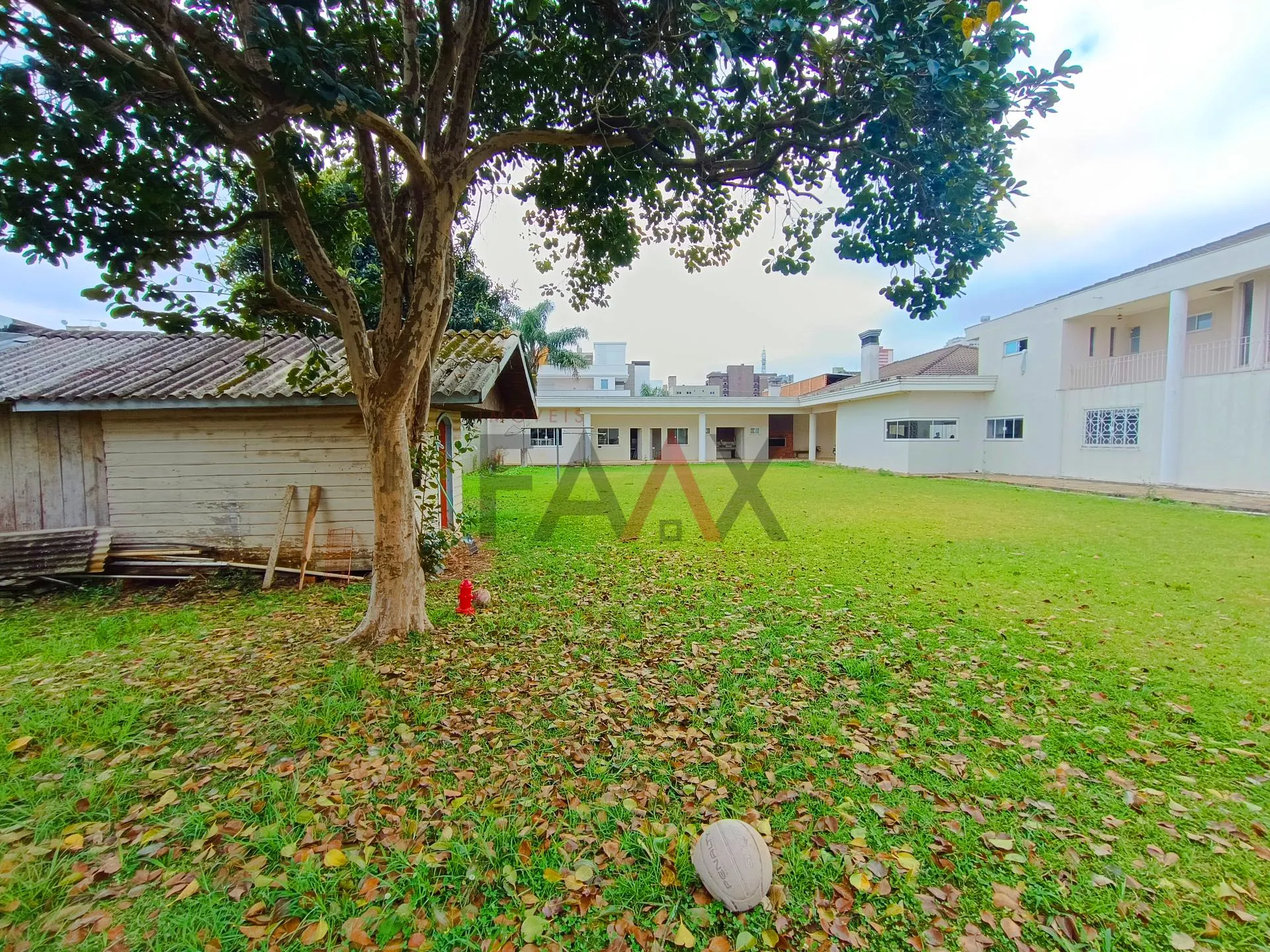 Imagem Sobrado com 9 dormitórios à venda,1000.00 m , CENTRO, GUARAPUAVA - PR