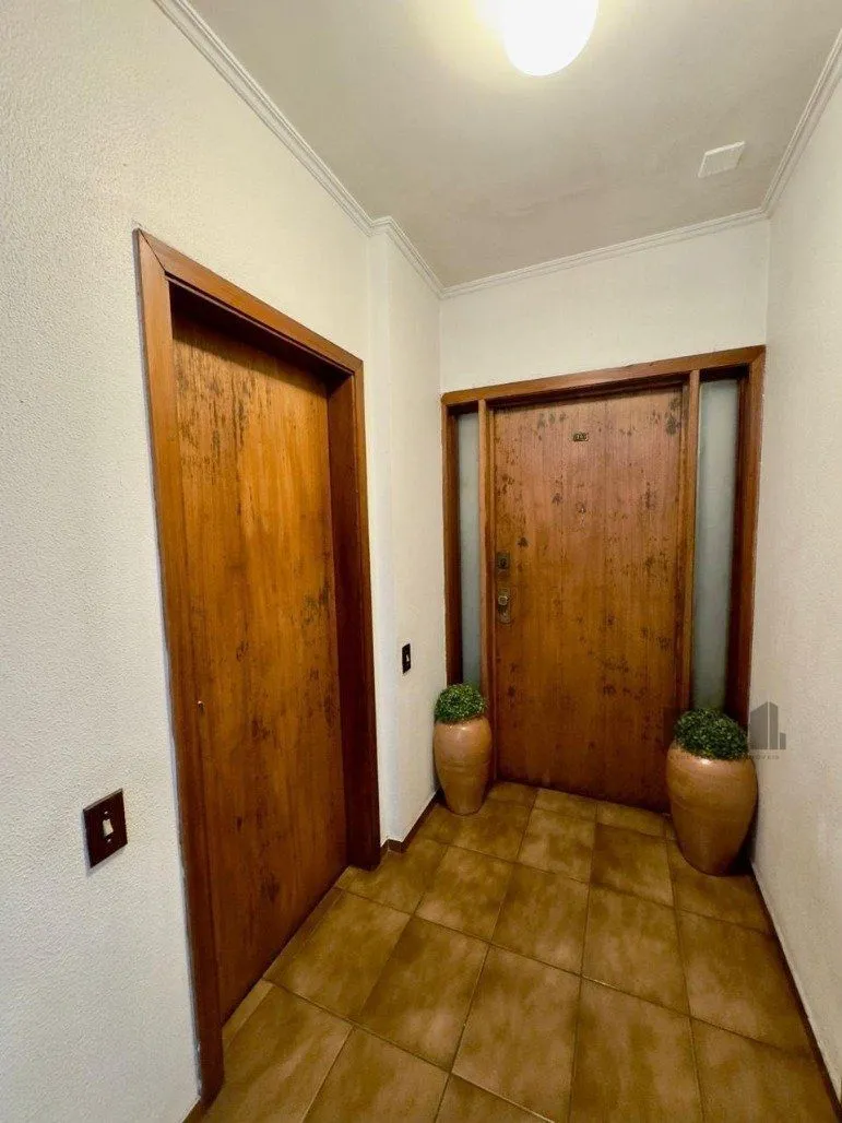 Imagem Cobertura duplex a venda semi mobiliada no bairro Petrópolis.