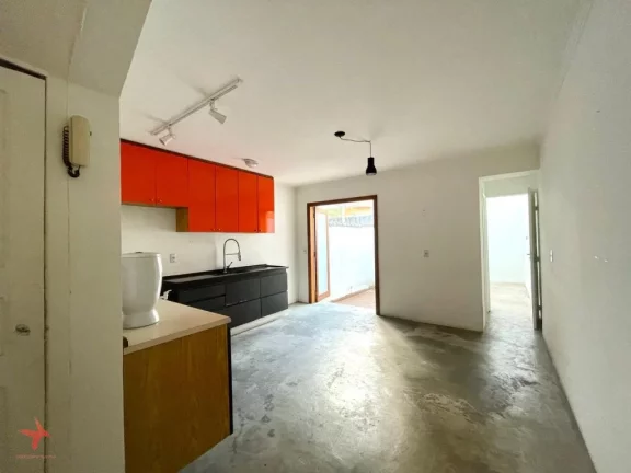 Imagem Imperdível: Casa de vila à venda em Pinheiros, São Paulo-SP, 2 quartos, 1 sala, 2 banheiros, 1 vaga de garagem, 112m de área.