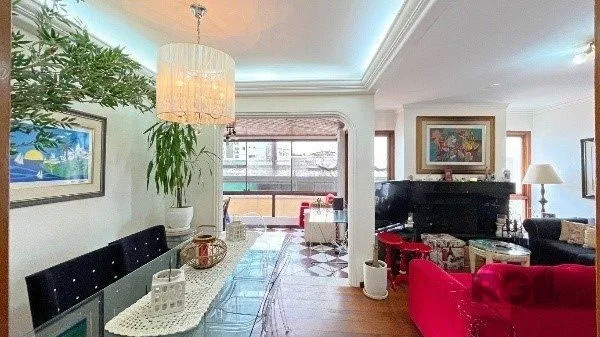 Imagem Apartamento com 3 Dormitórios, Suíte e Sacada e 1 vaga - 115m² - Petrópolis