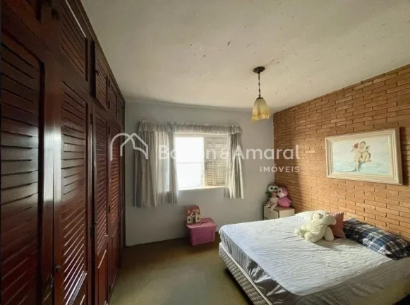 Imagem Casa assobradada à venda no bairro Jardim Proença, localização privilegiada de frente para um bo...