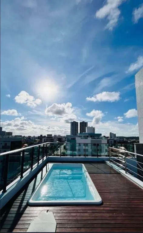 Imagem Flat mobiliado a 250 m do mar, pronto para locação por temporada, com piscina, elevador e condomínio fechado.