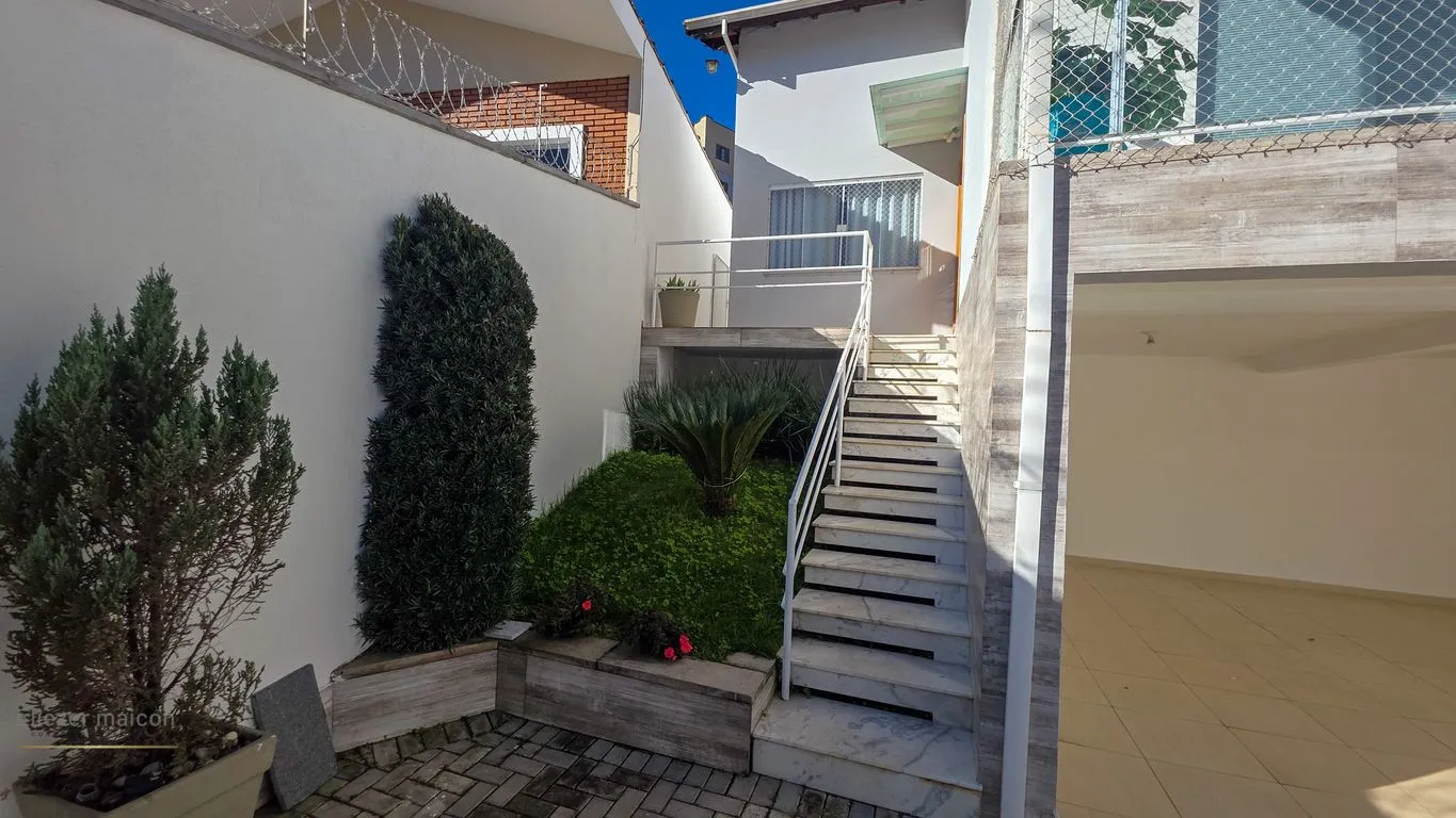 Imagem Casa com piscina, área gourmet a venda próximo ao centro de Poços de Caldas - MG