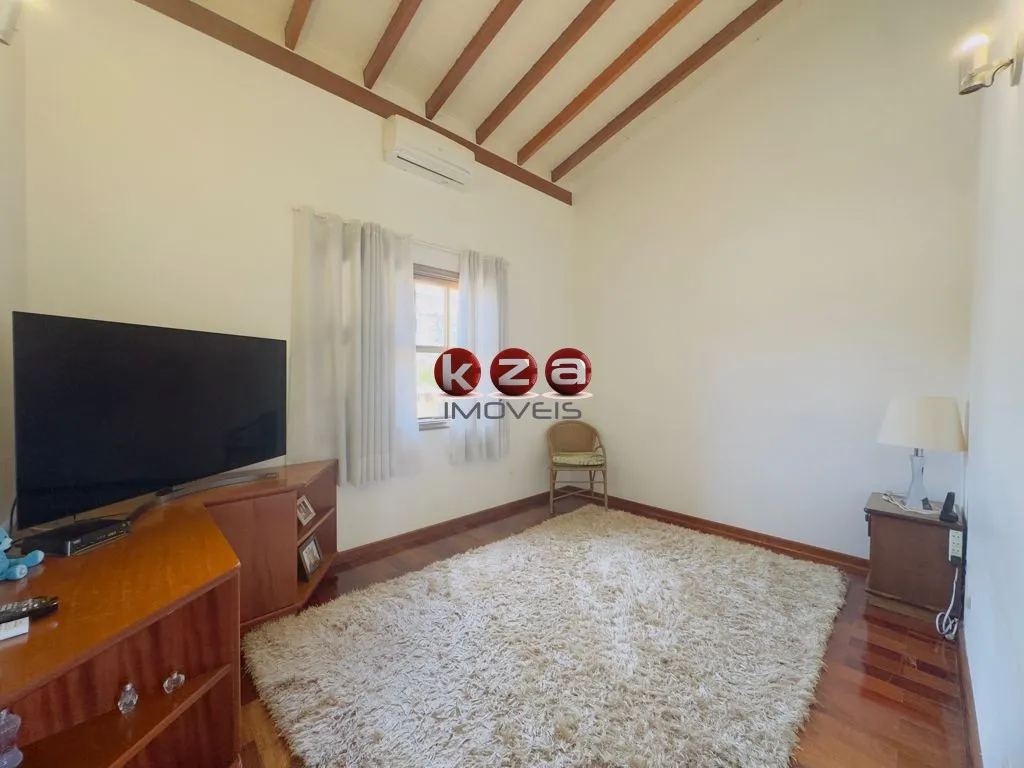 Imagem Casa de luxo à venda em Valinhos-SP no Condomínio Terras do Caribe: 3 quartos, 1 suite, 3 salas, 5 banheiros, 2 vagas e piscina, 289m².