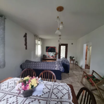 Imagem CASA GRANDE , COM TODOS COMODOS BEM ESPAÇOSOS , MAIS 2 CASAS NO MESMO TERRENO COM ENTRADAS INDIVIDUAIS.