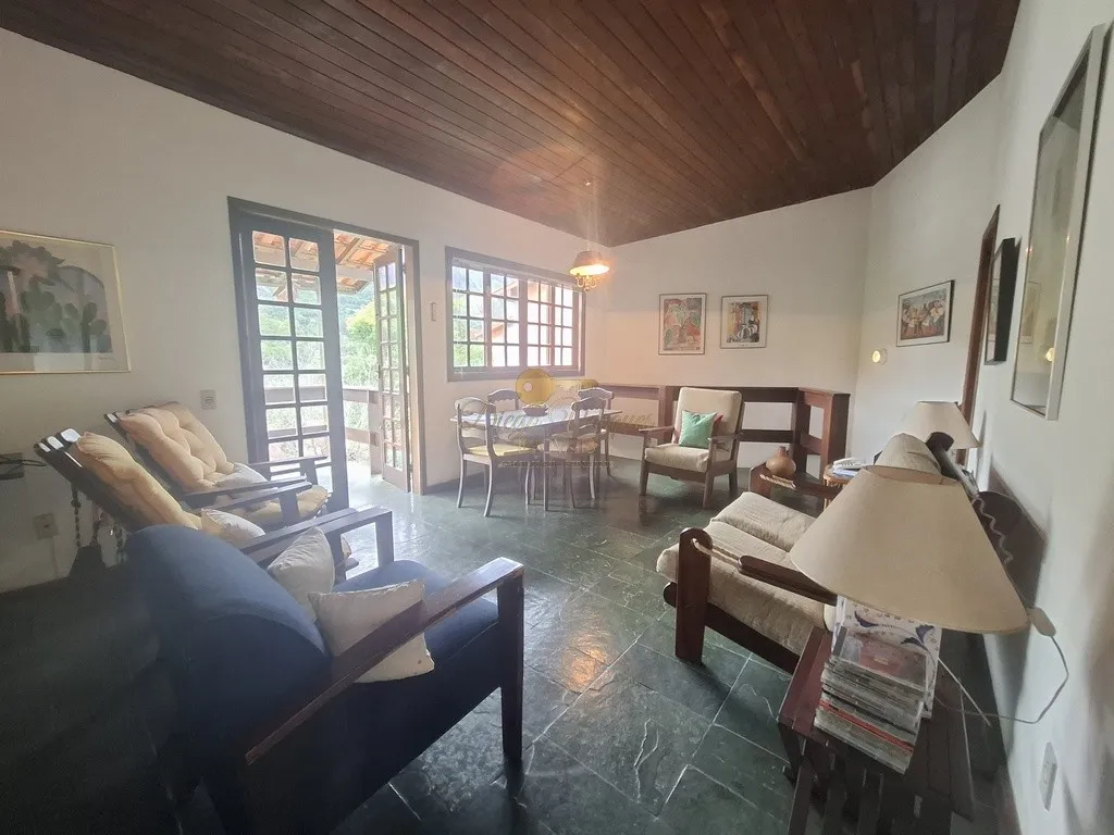 Imagem Casa em Condomínio para Venda em Teresópolis / RJ no bairro Parque do Imbui