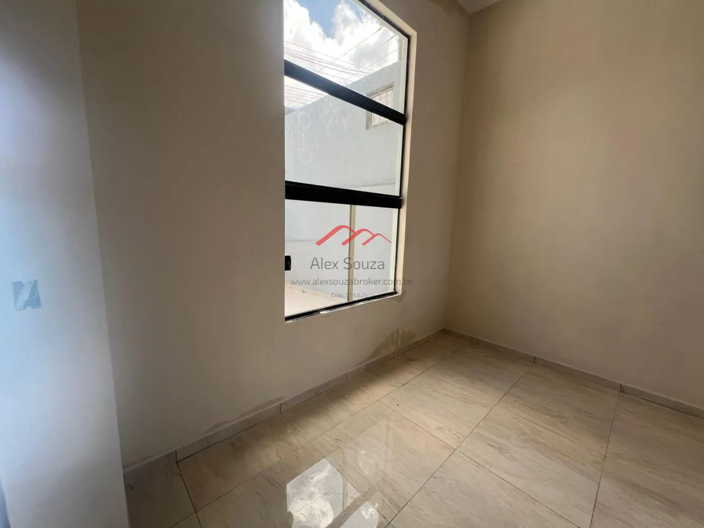 Imagem Casa para Venda em Hortolândia, Jardim Carmen Cristina, 3 dormitórios, 1 suíte, 2 banheiros, 2 vagas