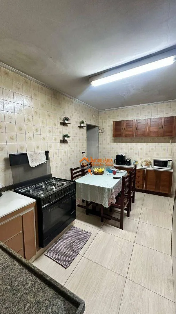 Imagem Casa à Venda com 3 Quartos, Suíte com Closet e Área Gourmet Completa