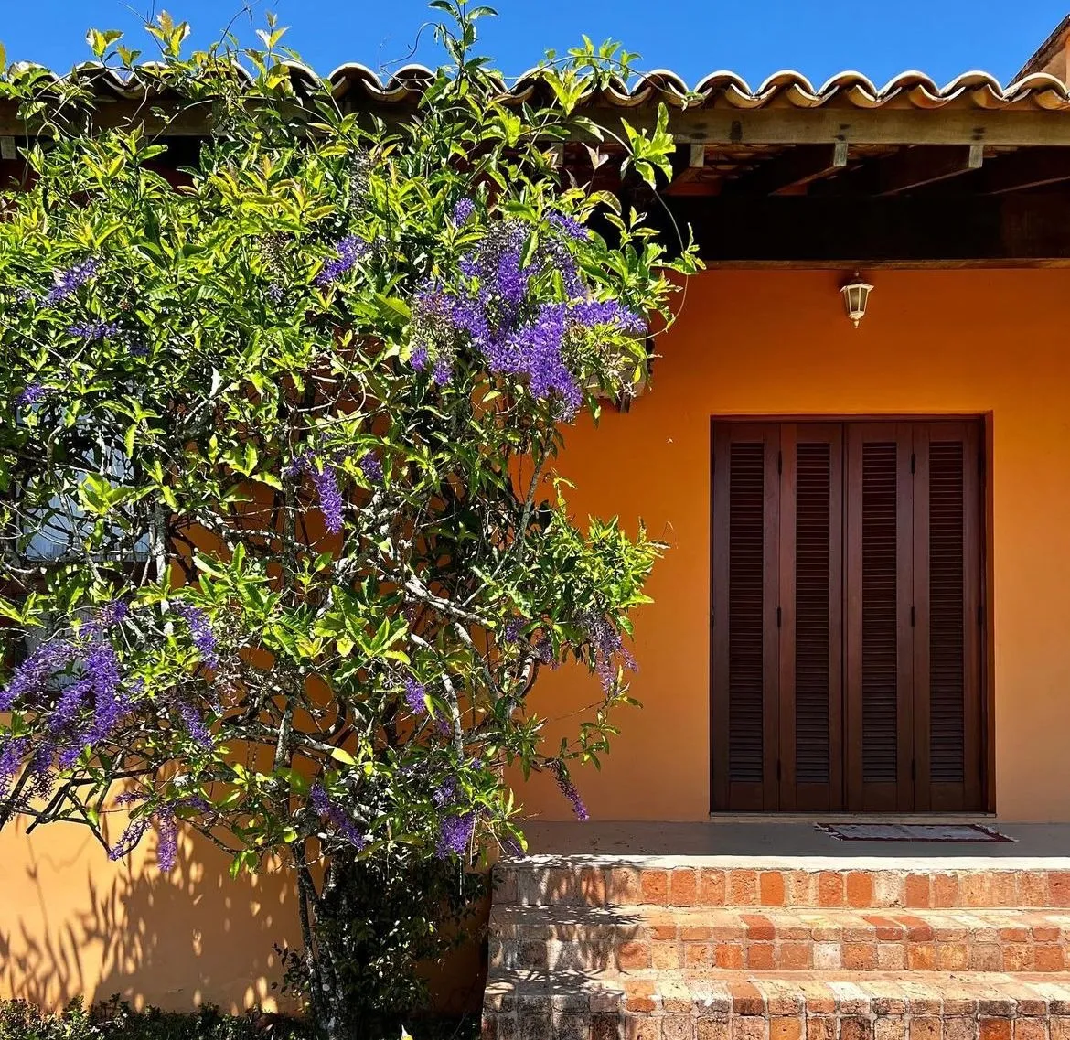 Imagem Uma casa com alma de campo, com ventos de praia.