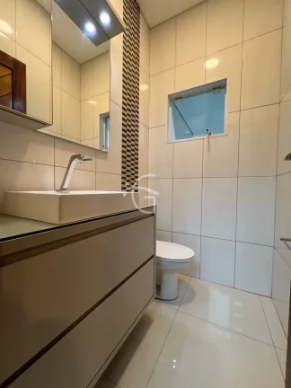 Imagem Venha se encantar com esta incrível casa localizada no prestigiado bairro Vila Nova, em Joinville.