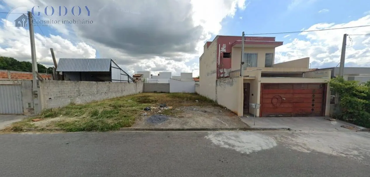 Imagem Oportunidade Única! Terreno Plano no Flamboyant, Próximo ao Centro