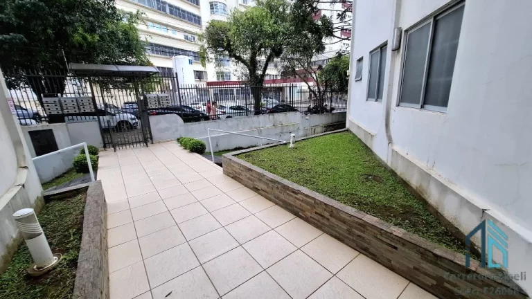 Imagem Apartamento 02 quartos, uma vaga, frente Hospital das Clinicas HC me Curitiba PR