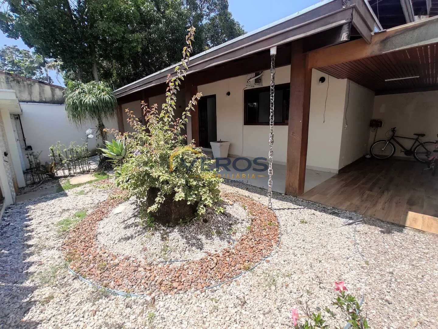 Imagem Casa com Piscina a poucos metros da praia no Indaiá em Caraguá