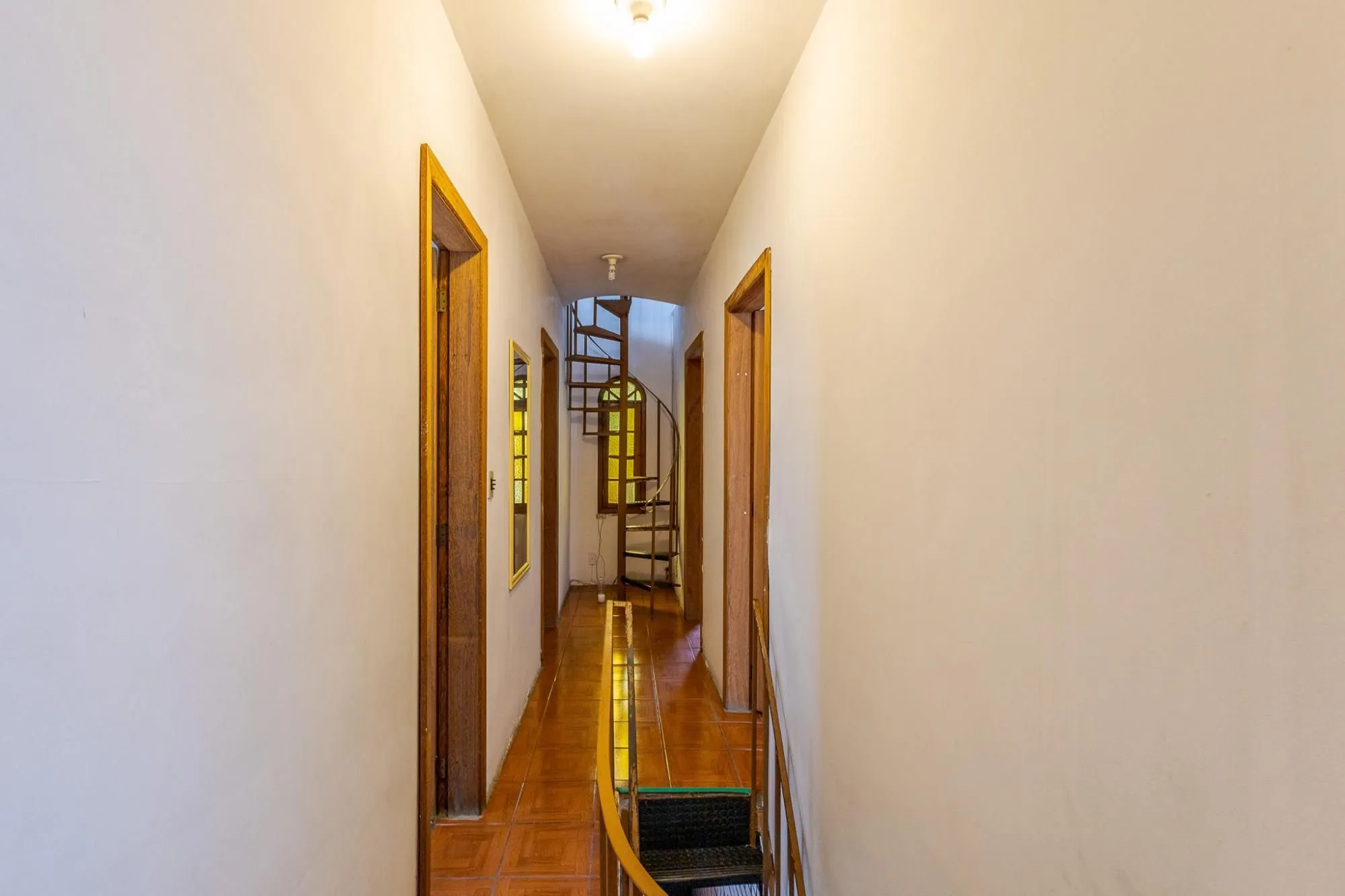 Imagem Casa para Venda - 210m², 4 dormitórios, 2 vagas - Petrópolis