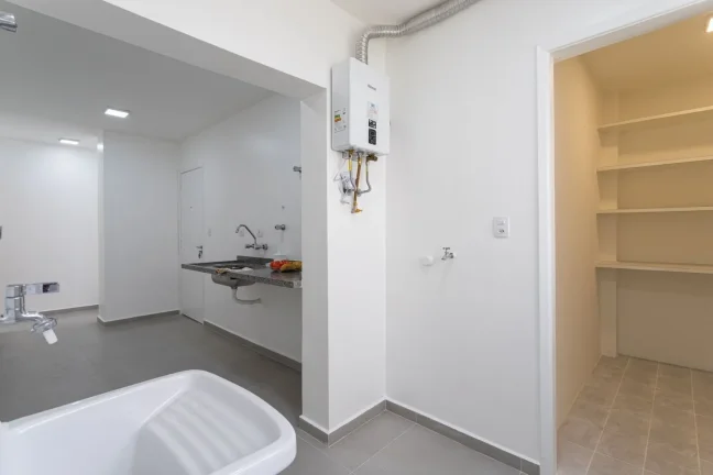 Imagem Apartamento 92M² Reformado, 3Q, 1 Suíte, 2 Banheiros, 2 Vagas, Varanda, Piscina, Churrasqueira, Academia, Salão de Festas e Jogos.