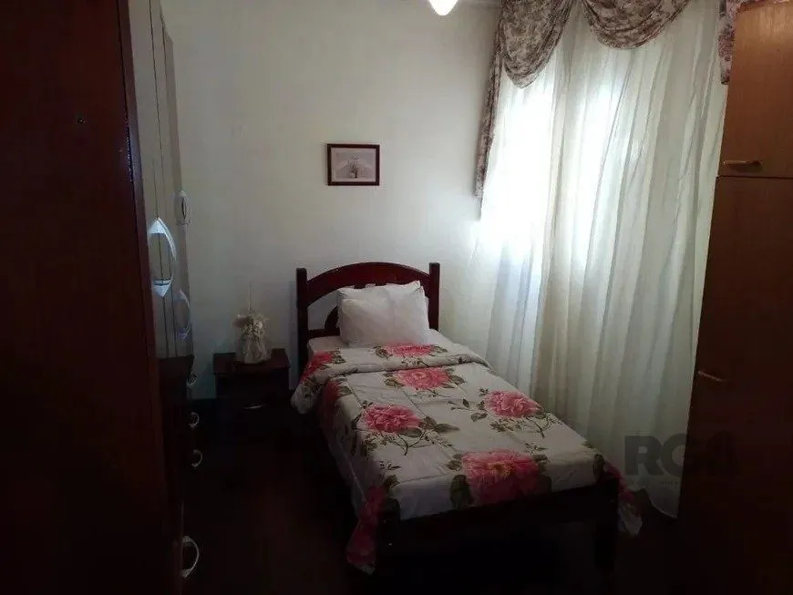 Imagem Casa 169m² - 2 dormitórios, 2 vagas no bairro Cavalhada