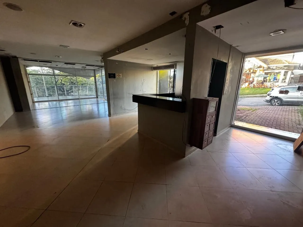 Imagem IMÓVEL COMERCIAL LOCALIZAÇÃO FANTÁSTICA NA PISTA DE CAMINHADA DO CAMPOLIM ESQUINA COM EXCELENTE FLUXO E VISIBILIDADE IMÓVEL ONDE ERA A HAMBURGUERI