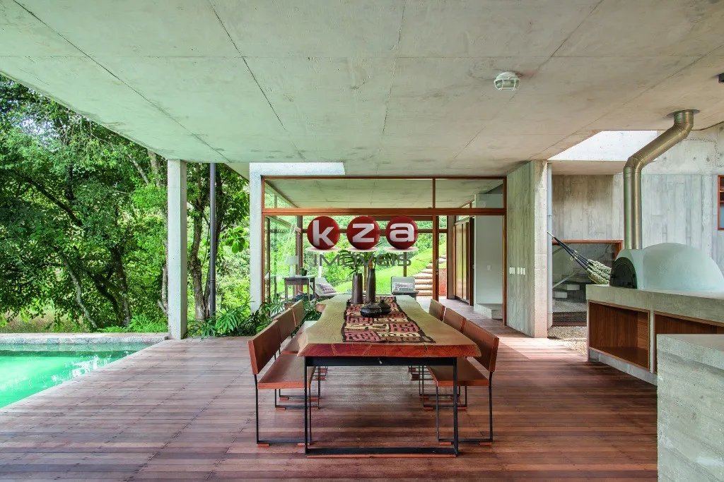 Imagem Linda casa de luxo à venda em Santo Antônio do Pinhal-SP, Condomínio Residencial Ecológico Parque da Mantiqueira: 6 quartos, 6 suítes, 3 salas, 8 banheiros, 10 vagas de garagem, 731m². Venha conferir!