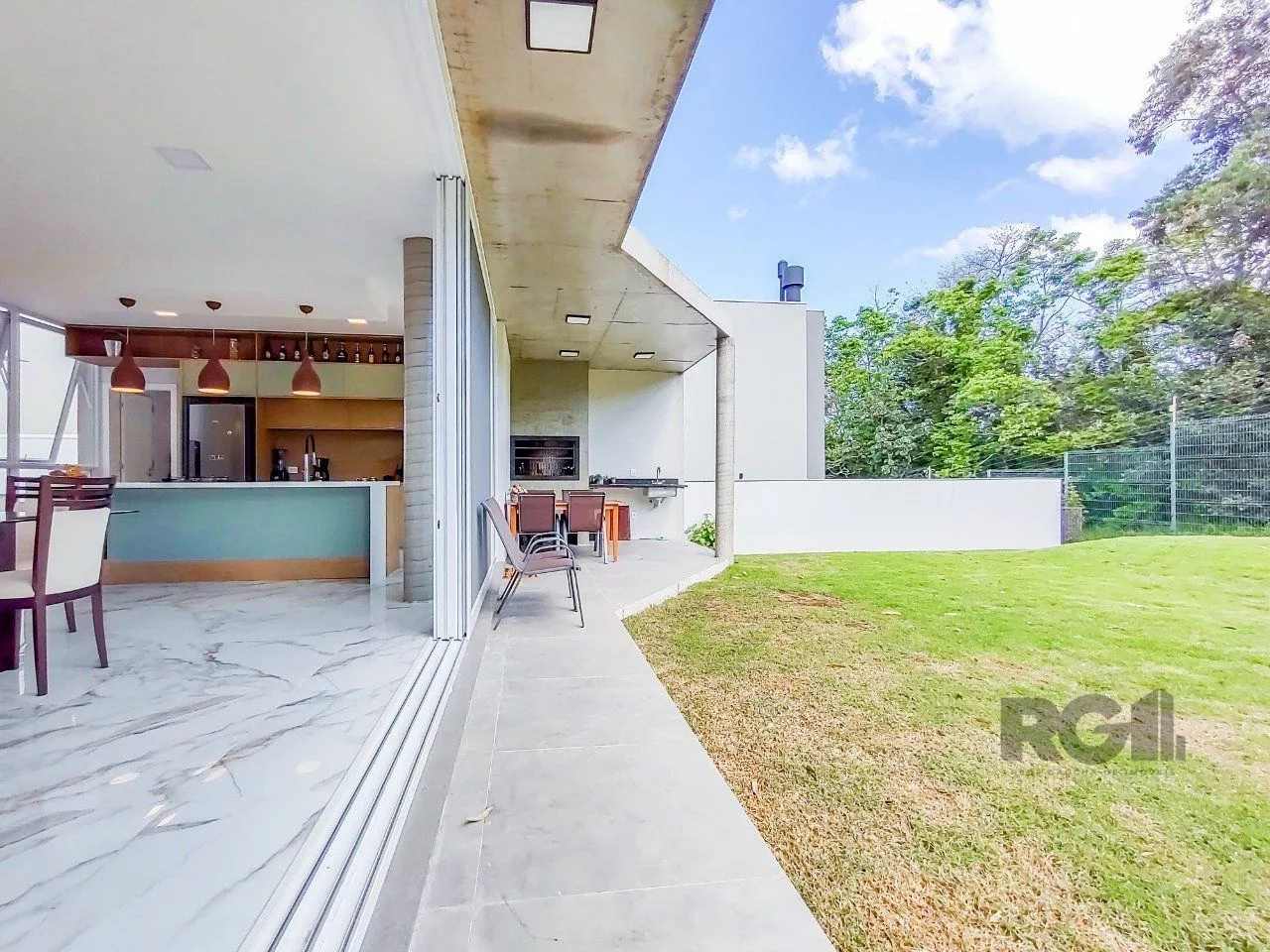 Imagem Casa com 284m² - em terreno de 566m² - Alphaville Porto Alegre