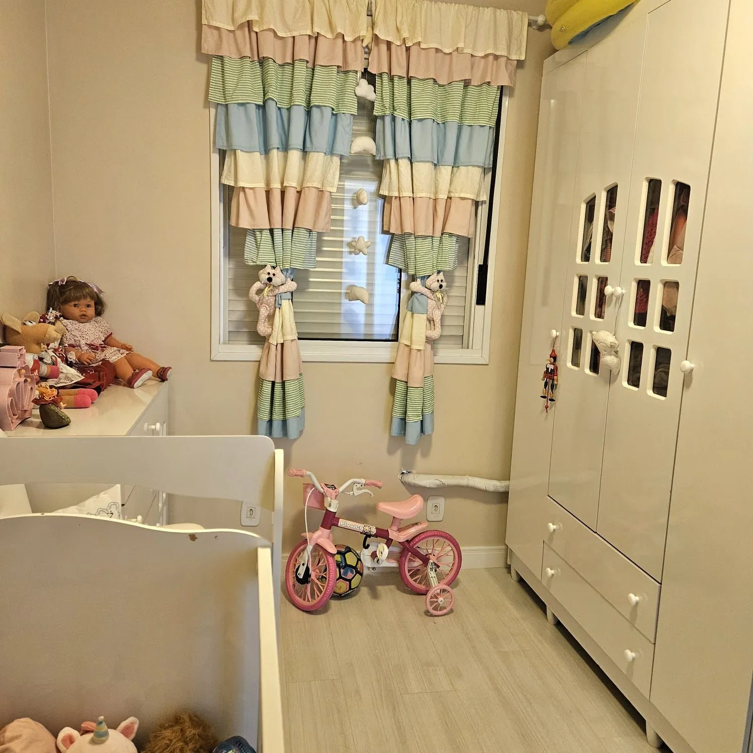 Imagem apartamento de 02 dormitórios com sacada e garagem