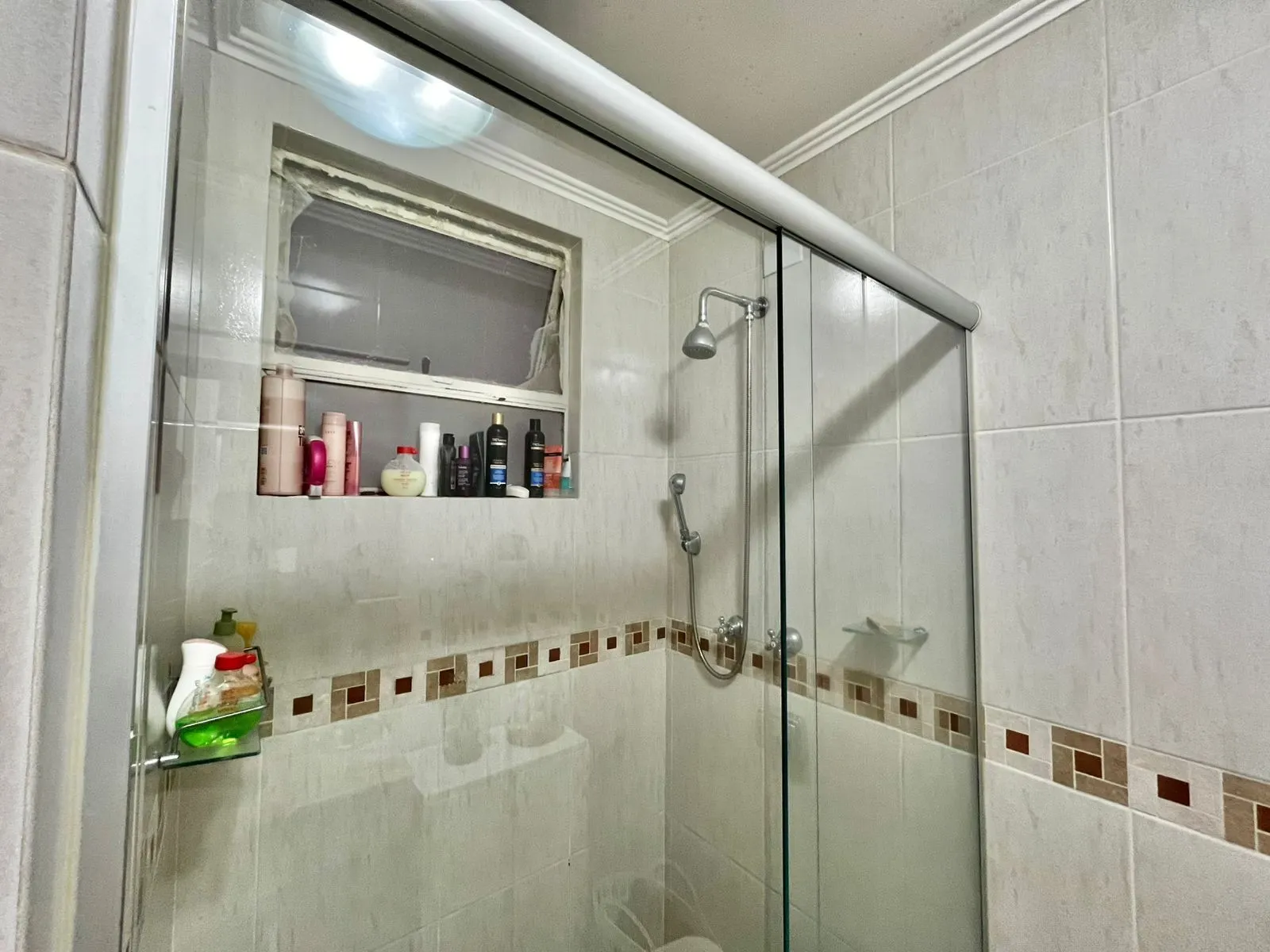 Imagem Apto de 02 dorm, banho, sala, coz, area, banho aux, dep, vaga no Cristo Redentor