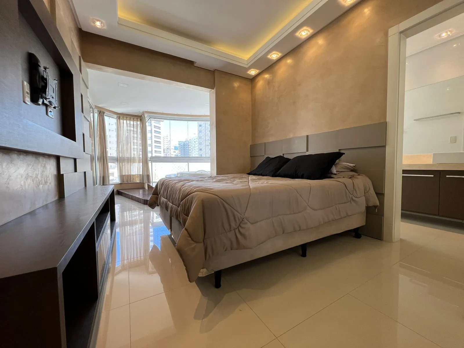 Imagem Apartamento com vista para o mar à venda com 178m2 por R$ 2.880.000,00