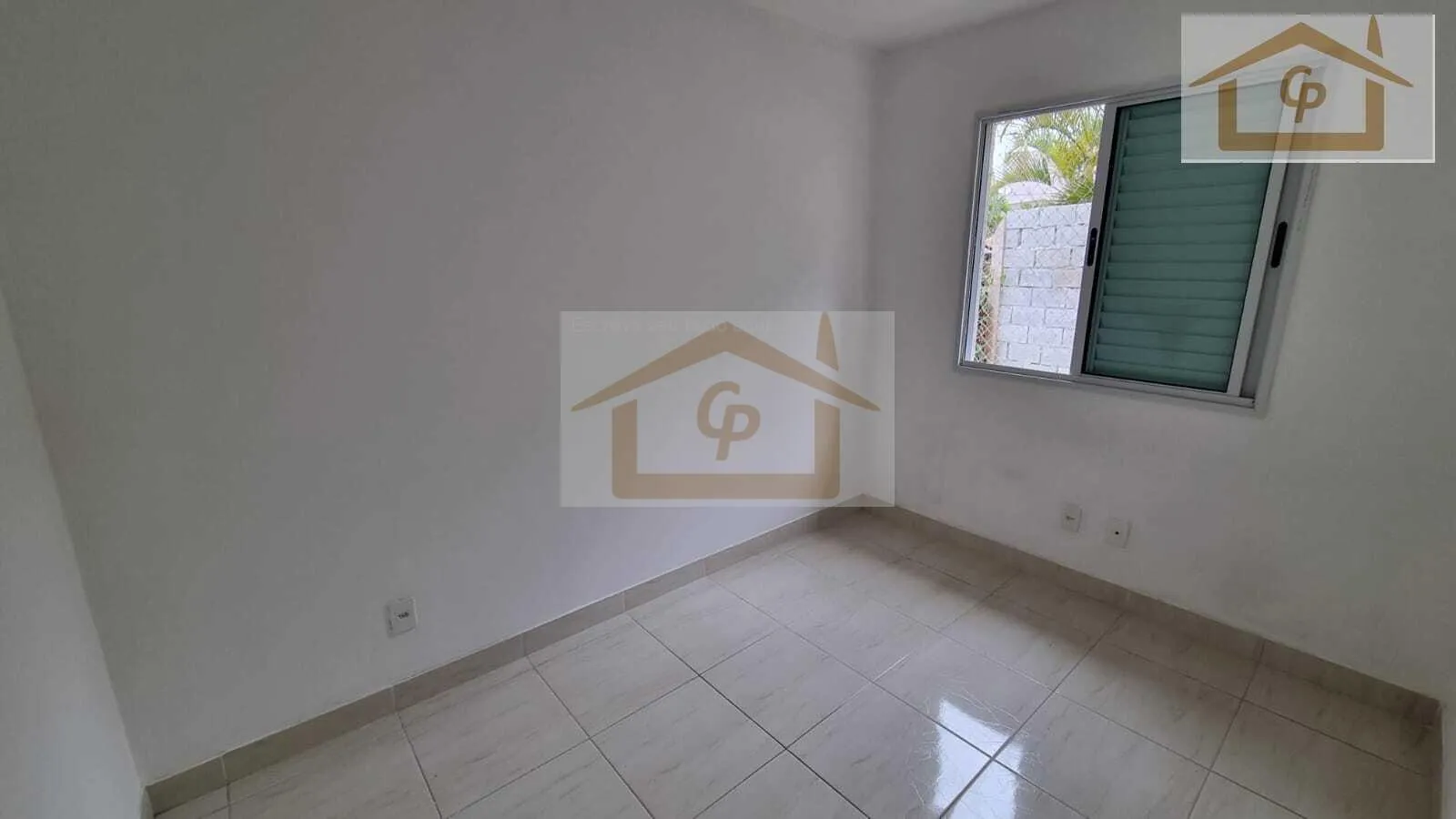 Imagem Casa com corredor lateral, 3 quartos sendo um suíte, 2 vagas