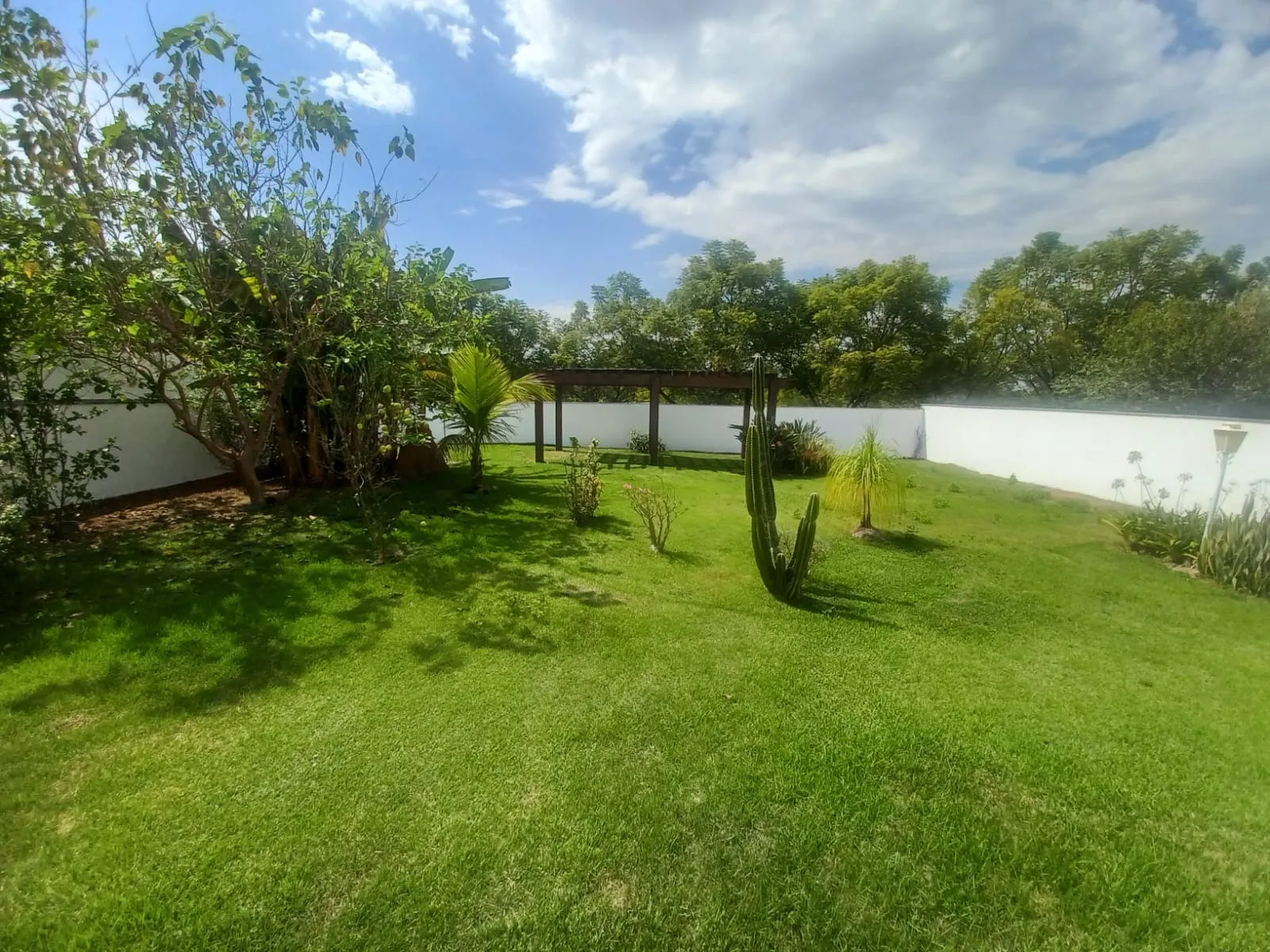 Imagem Magnífica casa térrea no Residencial Solar do Bosque!