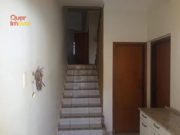 Imagem Casa à venda em Ribeirão Preto-SP: 3 quartos, 1 suíte, 2 salas, 4 banheiros, 7 vagas de garagem, 249,00 m² de área.