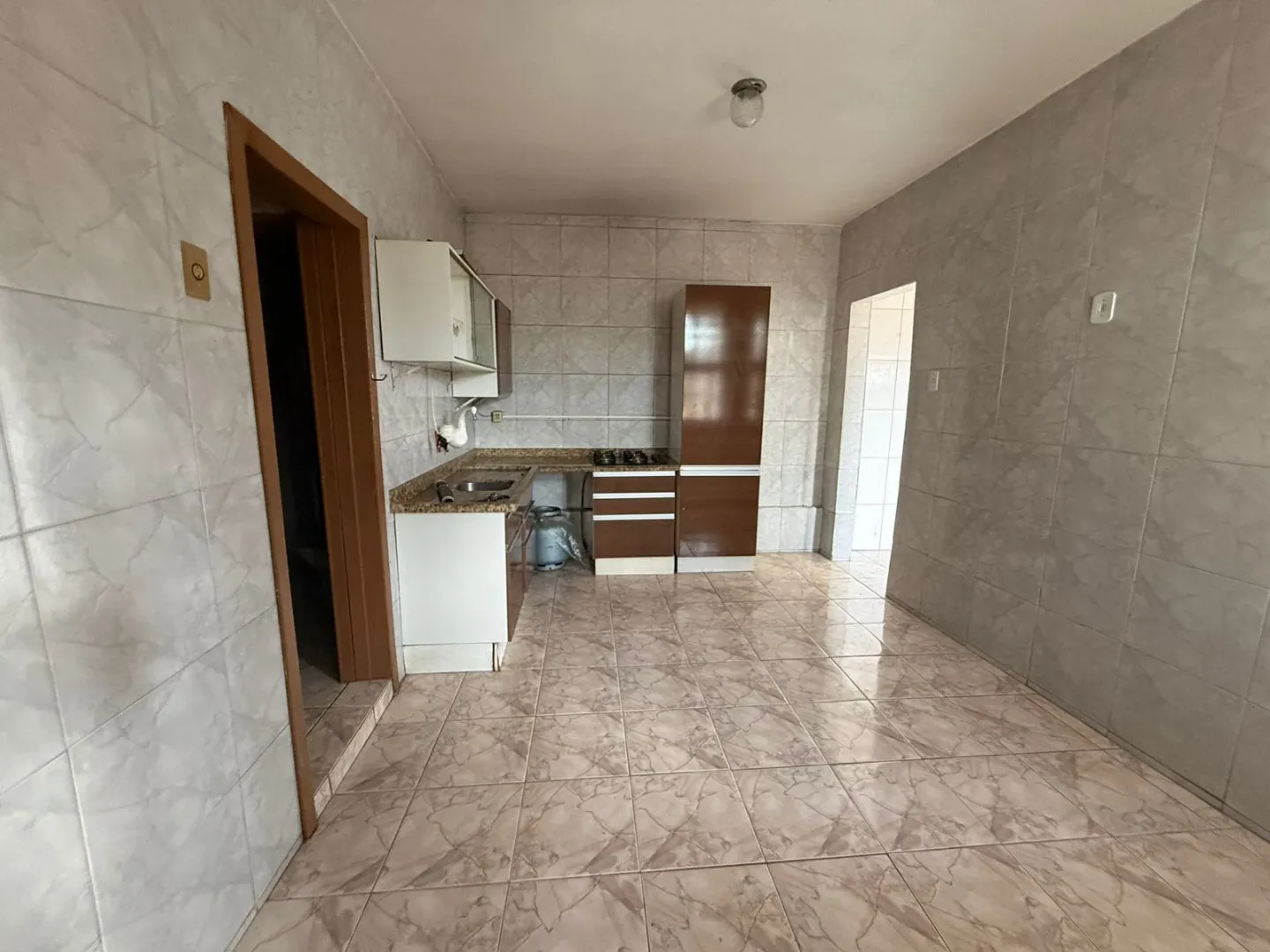 Imagem EXCELENTE OPORTUNIDADE!!! Terreno com Duas Casas à Venda - VIAMÓPOLIS