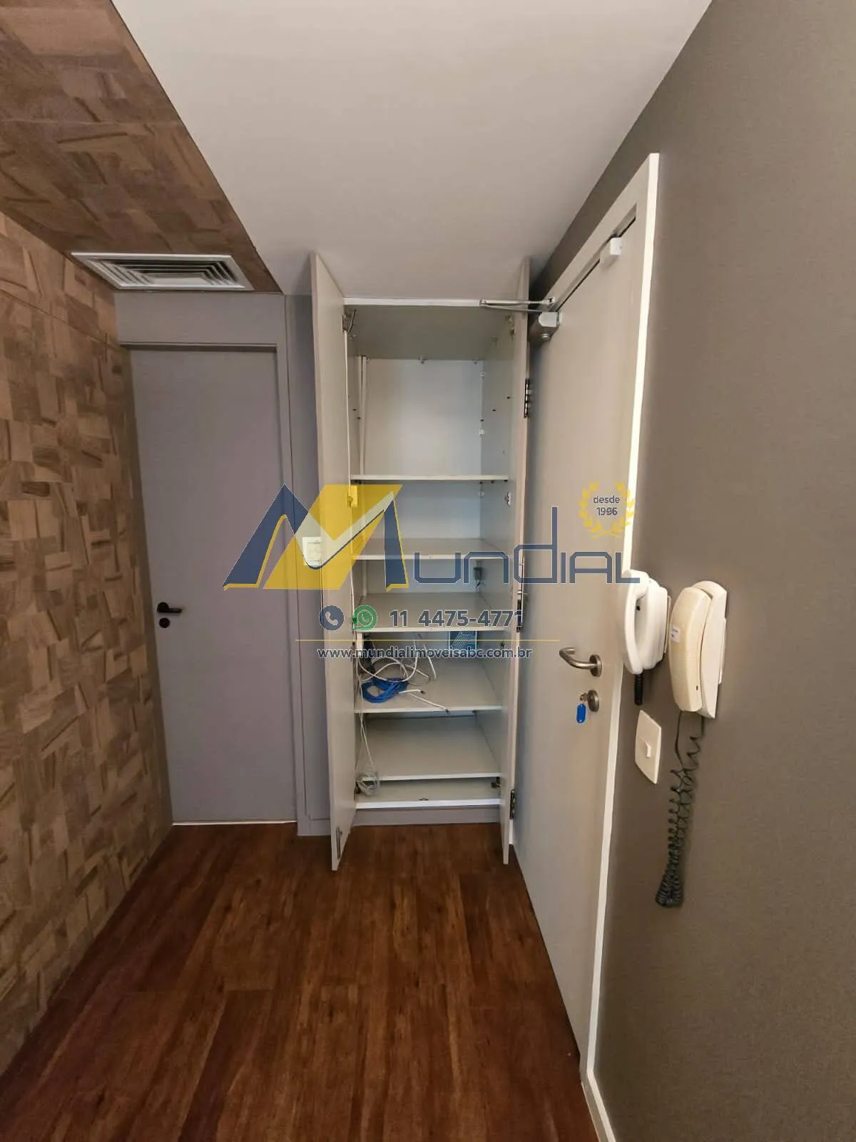 Imagem Conjunto comercial pronto para uso no 11º andar, ideal para escritórios