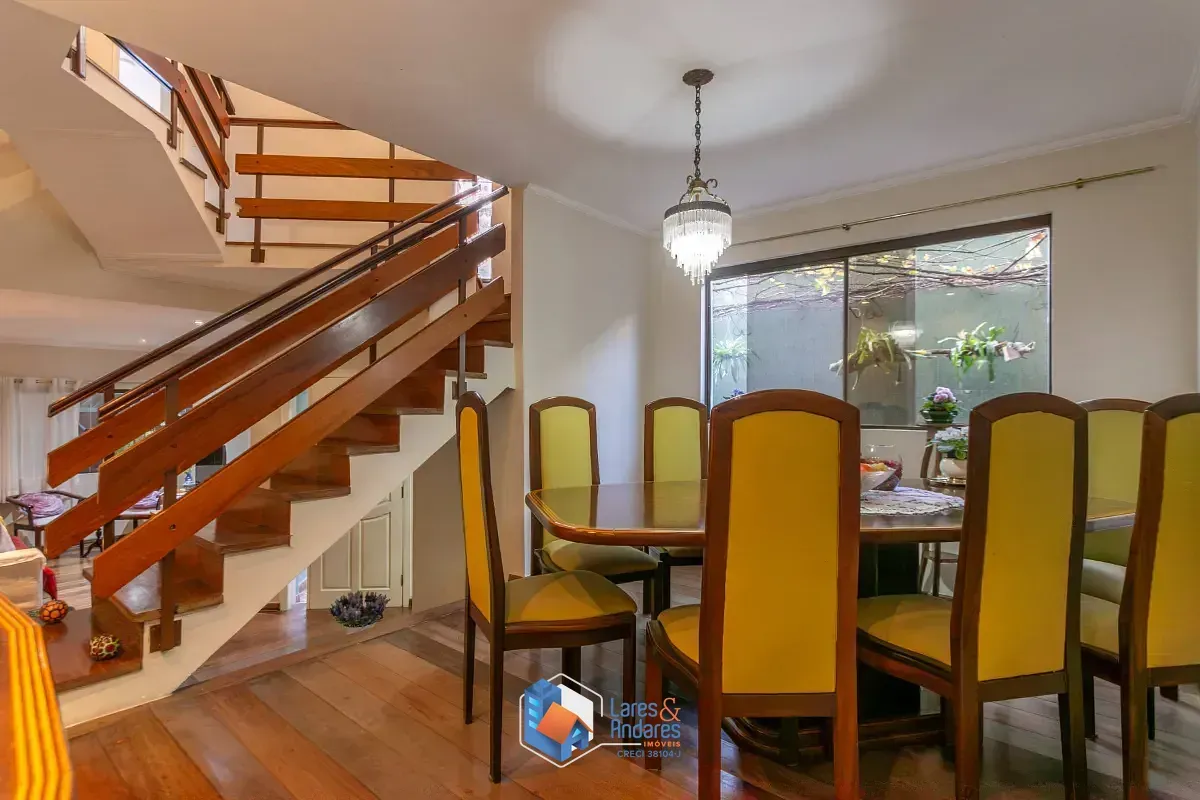 Imagem Sobrado para venda em Jardim Santo Antoninho com 3 quartos, sendo 3 suítes, 150m²
