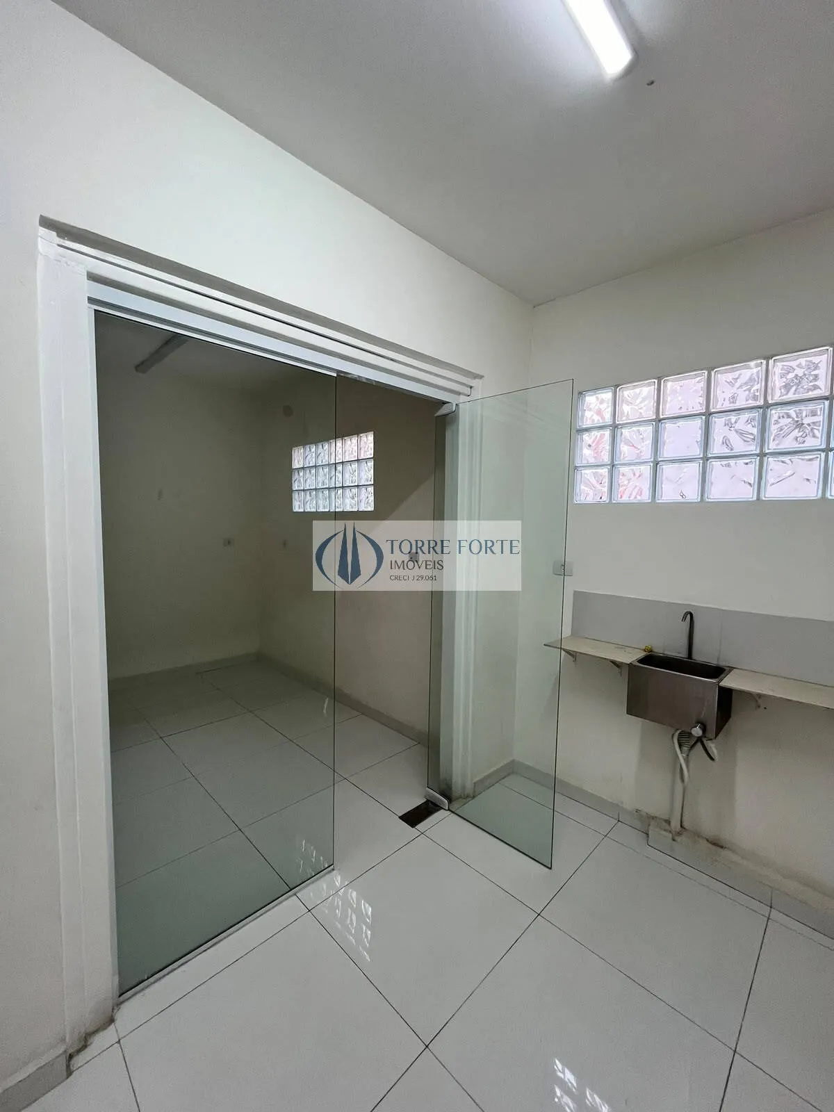 Imagem Ótimo sobrado com 180 m² com diversas salas bem localizado na Santa Cecilia