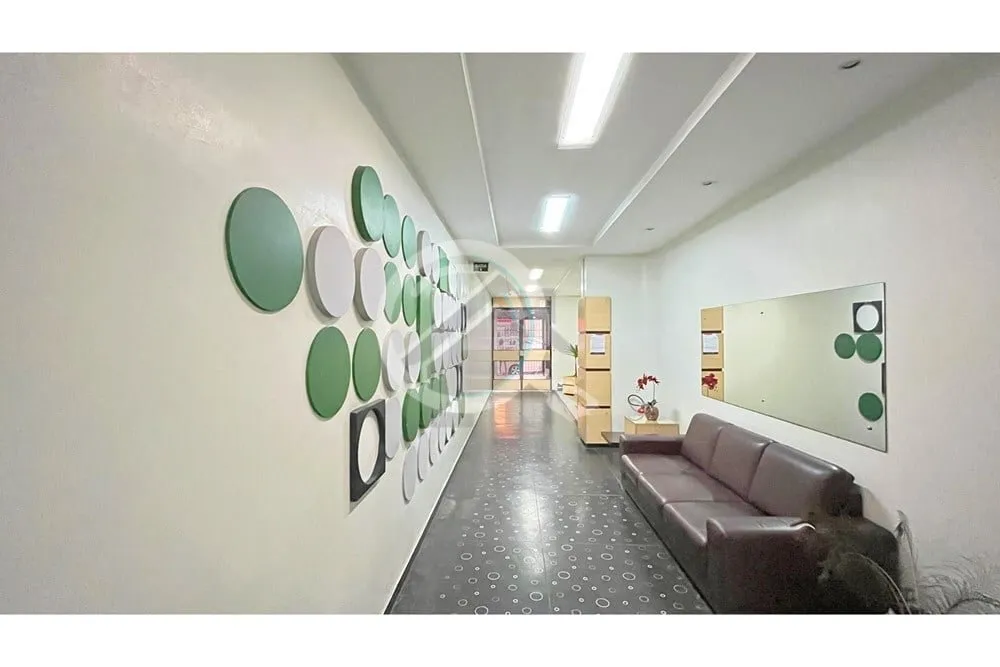 Excelente apartamento à venda, localizado na Avenida Alberto Bins, junto ao SENAC. Apartamento com ...