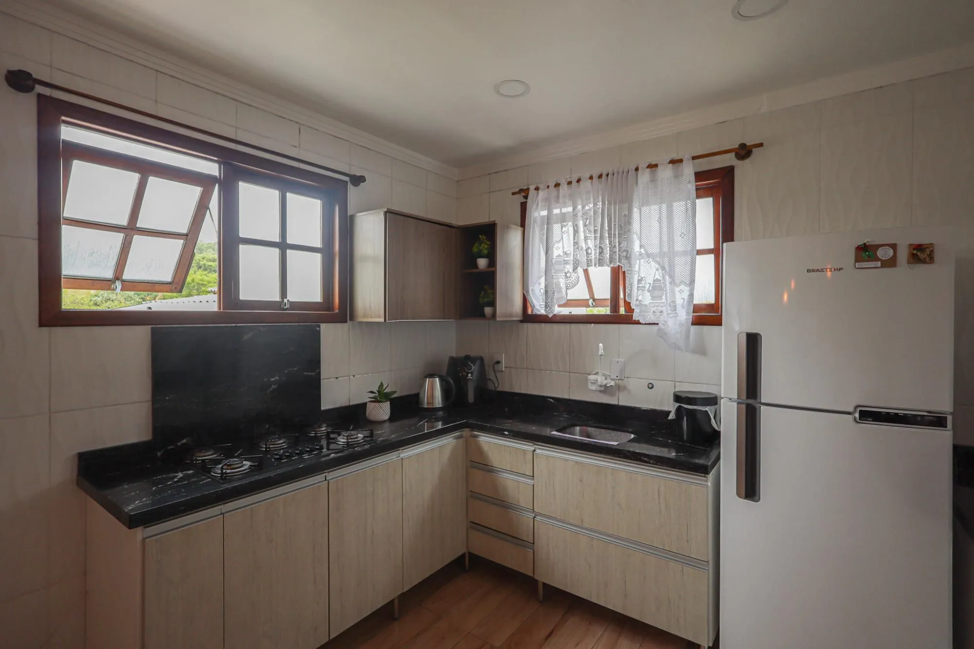 Imagem Casa semi mobiliada, 4 dormitórios no Bairro Jardim Sabará
